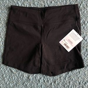 SALE! Athleta 5” Chaturanga Shorts XS Black NWT